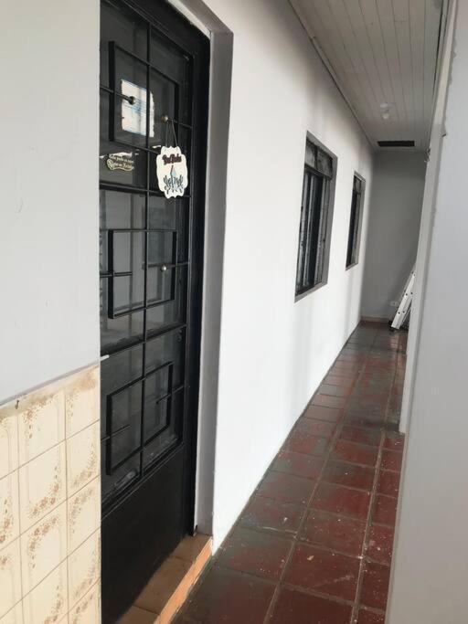 Casa com 2 quartos agradáveis com ar condicionado Foz do Iguaçu Esterno foto