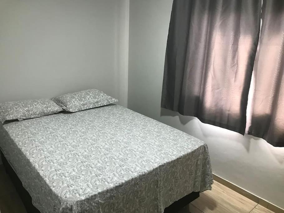 Casa com 2 quartos agradáveis com ar condicionado Foz do Iguaçu Esterno foto