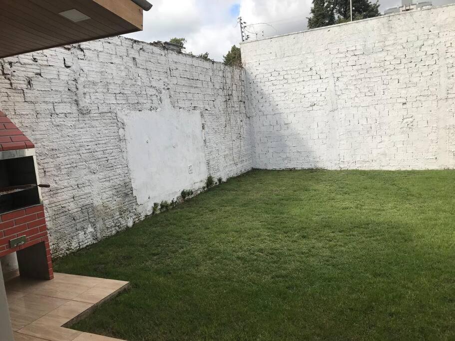 Casa com 2 quartos agradáveis com ar condicionado Foz do Iguaçu Esterno foto
